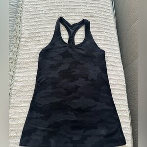 LULULEMON Sz 6 Black Camouflage Racerback Tank long length